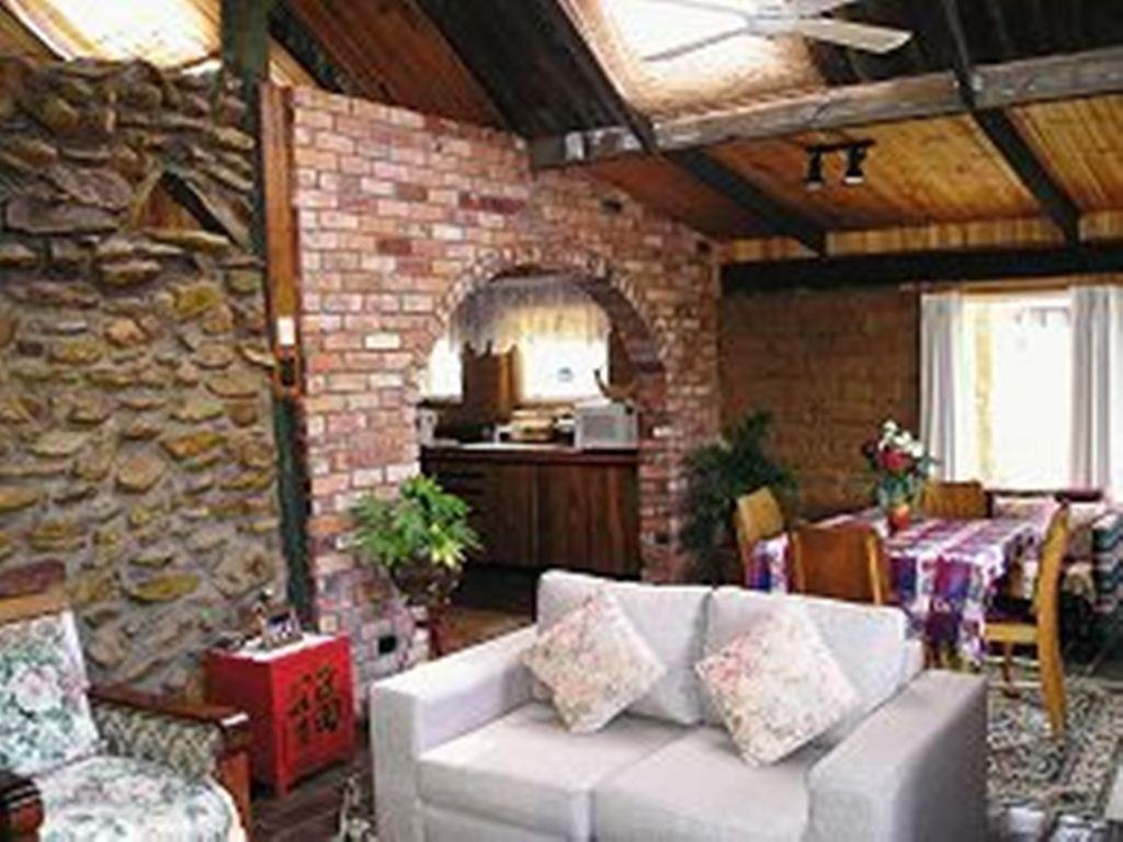 Moonbeam Cottages & Rainbow Cafe Moonambel Room photo